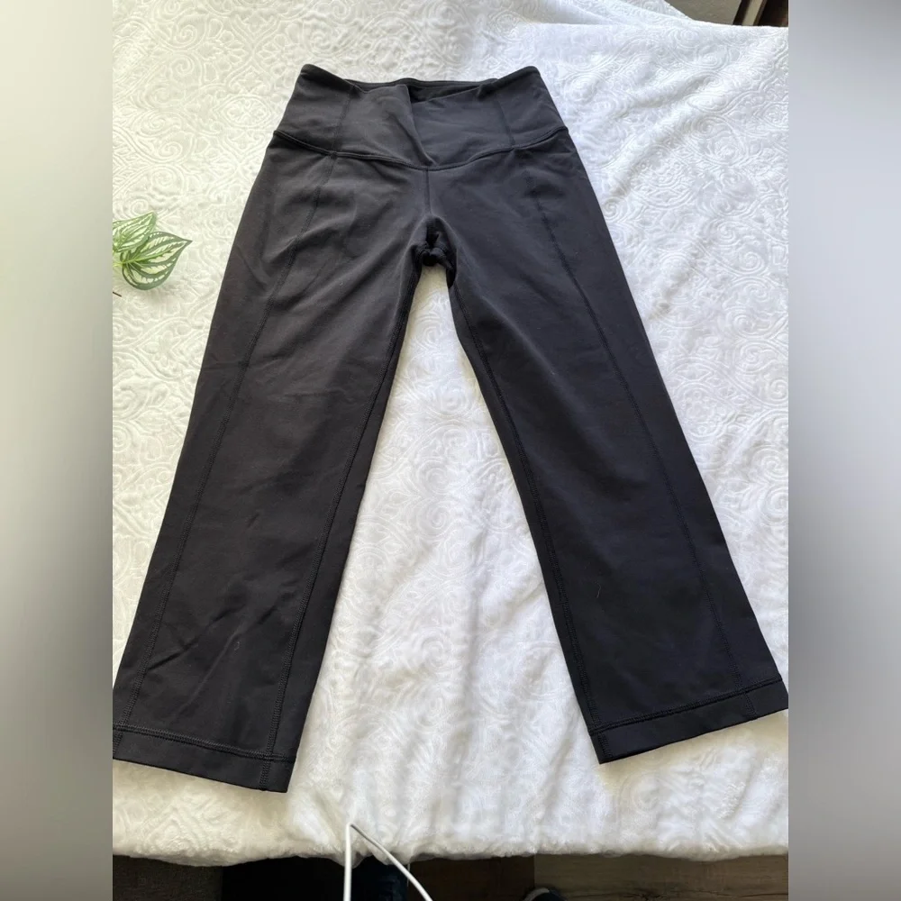Lululemon Black Cropped Leggings Ruched Hem Size 4 - Picture 2 of 9